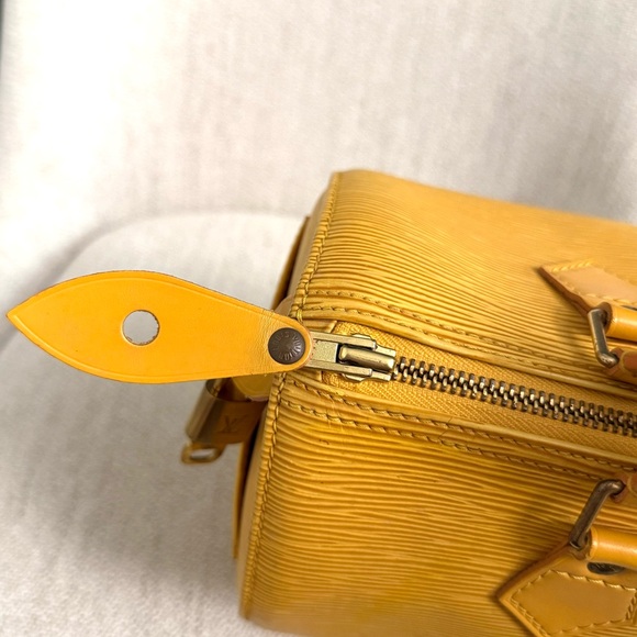 Authentic Louis Vuitton Speedy 25 satchel bag yellow Epi leather - Picture 10 of 16